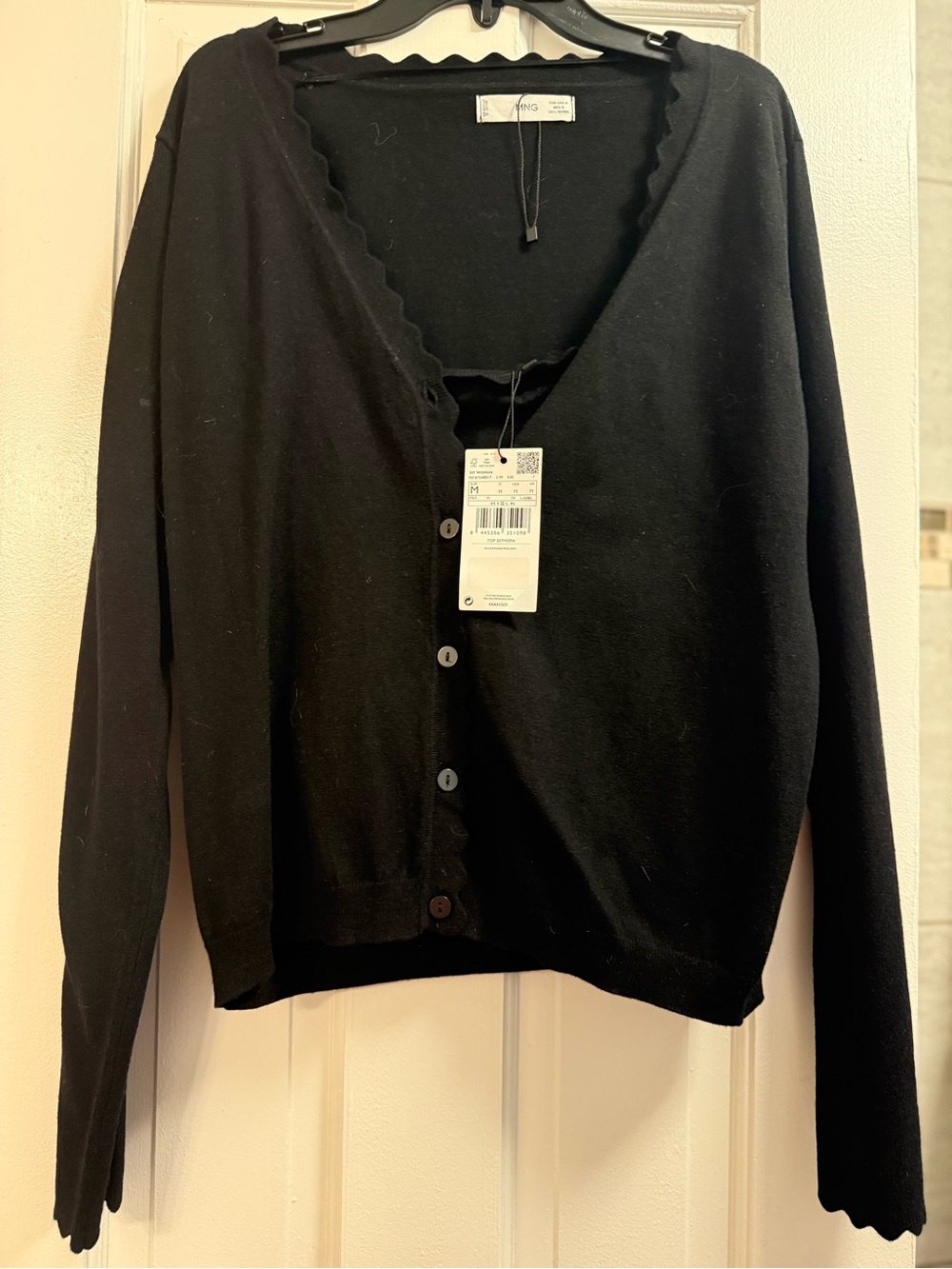 NWT Black Mango Scallop-Edge Cardigan and Tank Set, Perfect for All Seasons!